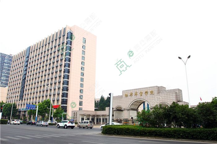 新款玻璃隔斷廠家_安慶玻璃隔斷_安徽凹凸隔斷[承接]陸軍學(xué)院玻璃隔斷工程